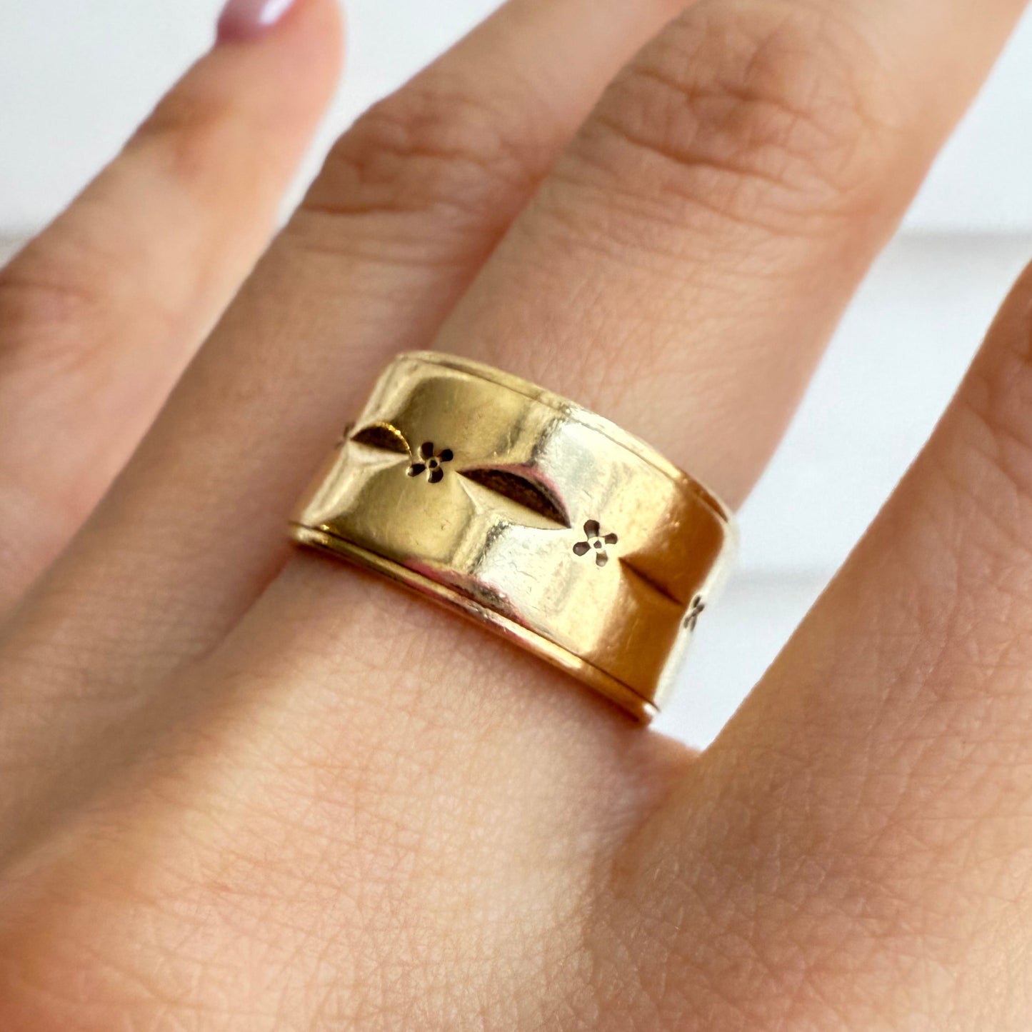 Vintage 14k Floral Eternity Band