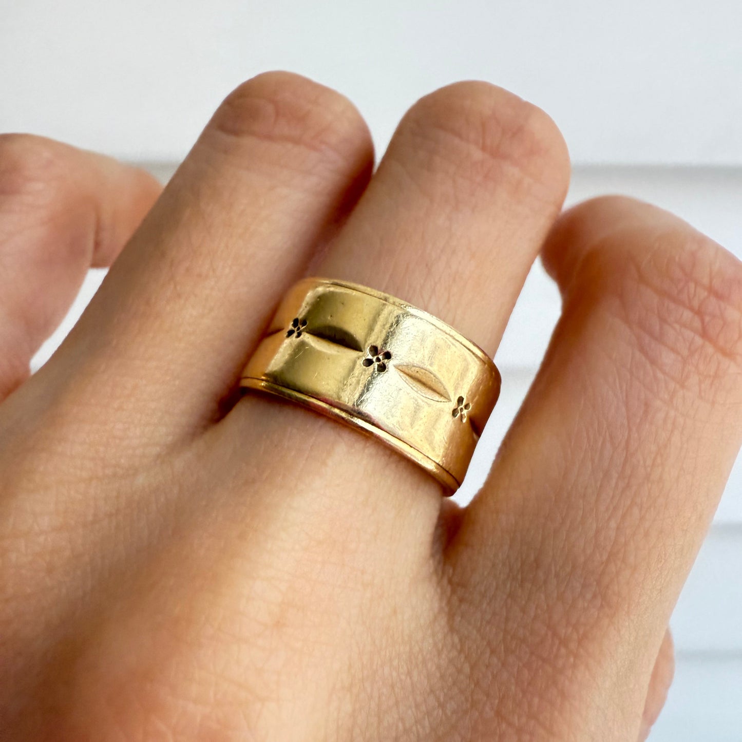 Vintage 14k Floral Eternity Band