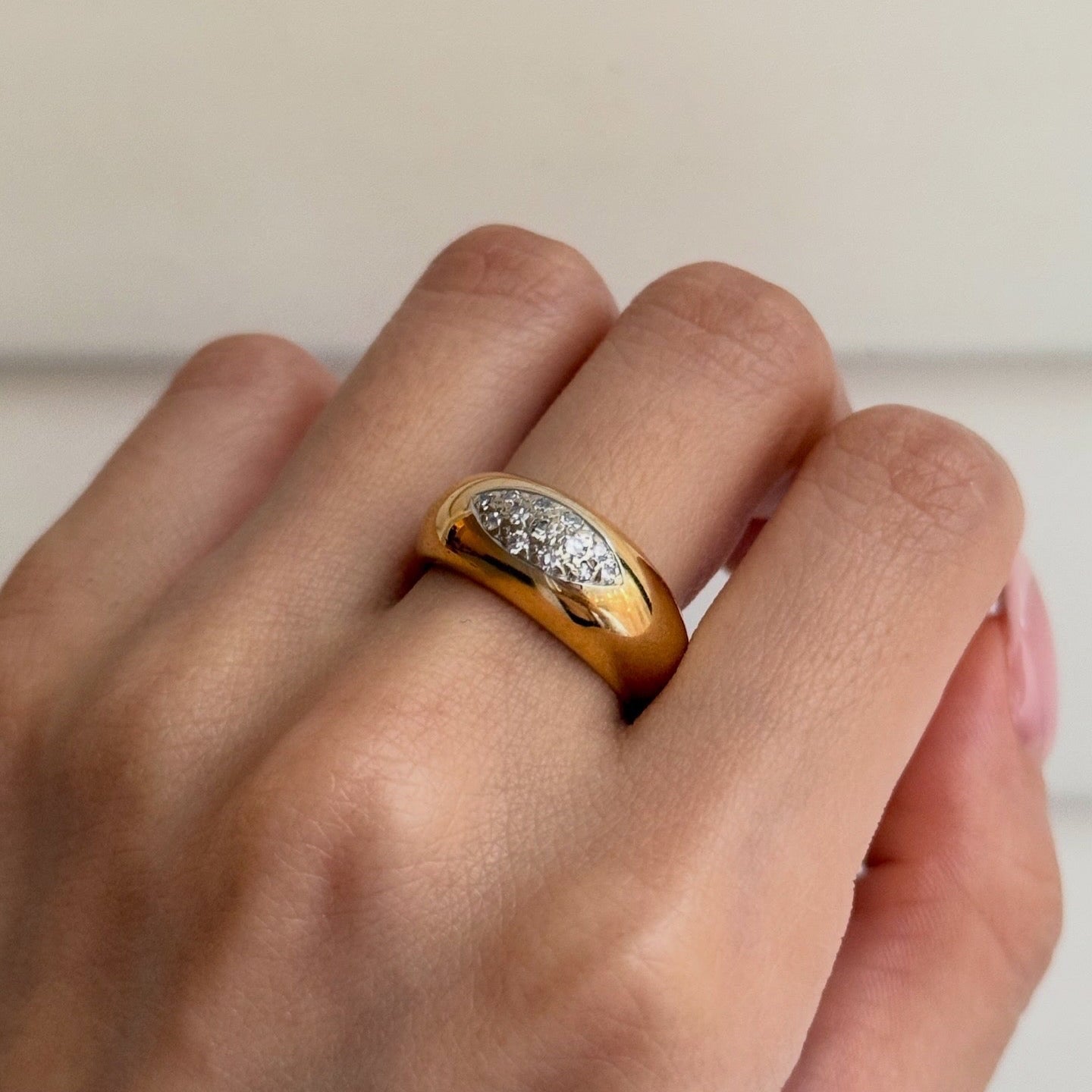 Vintage 18k Diamond Donut Ring