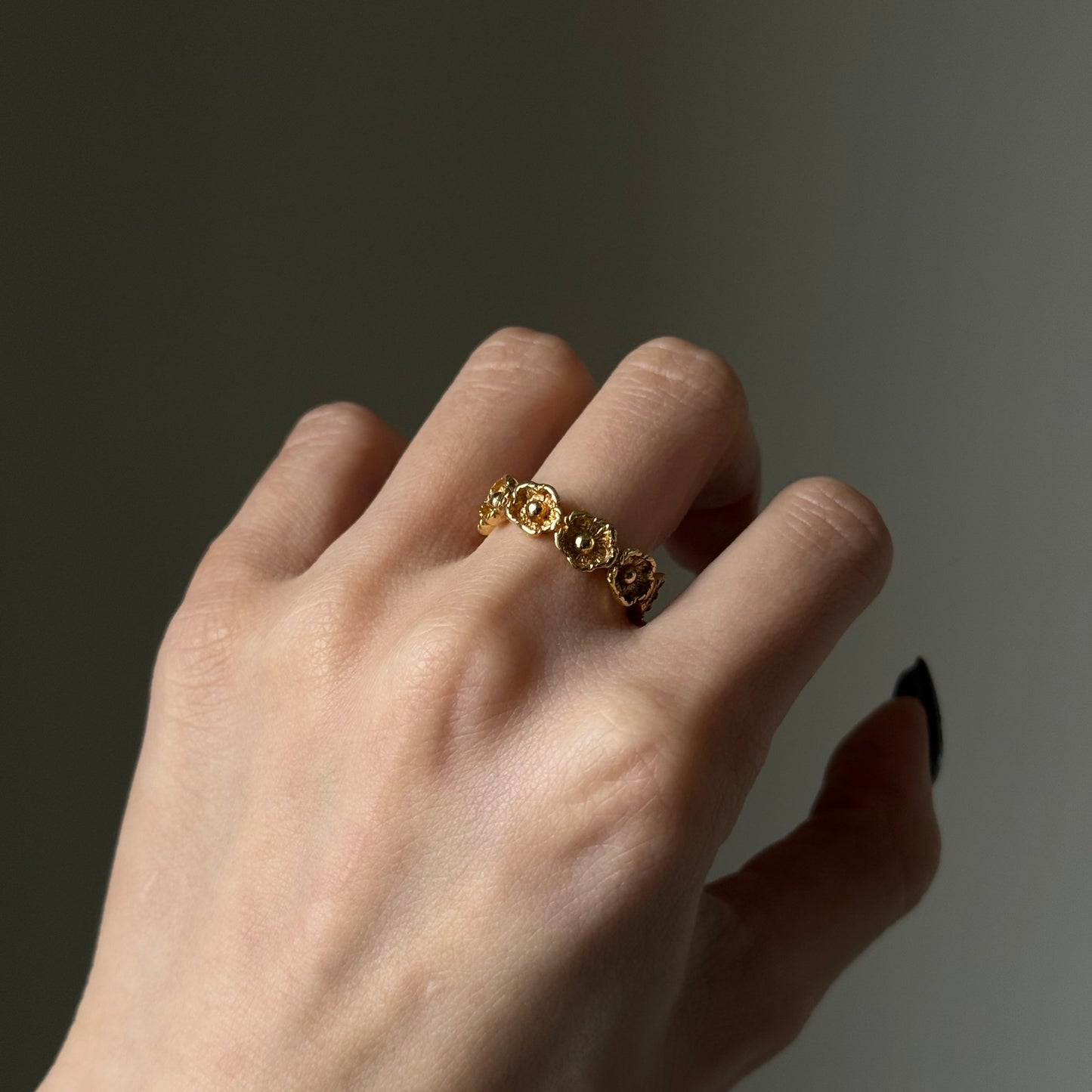 Vintage 18k Diamond Floral Band