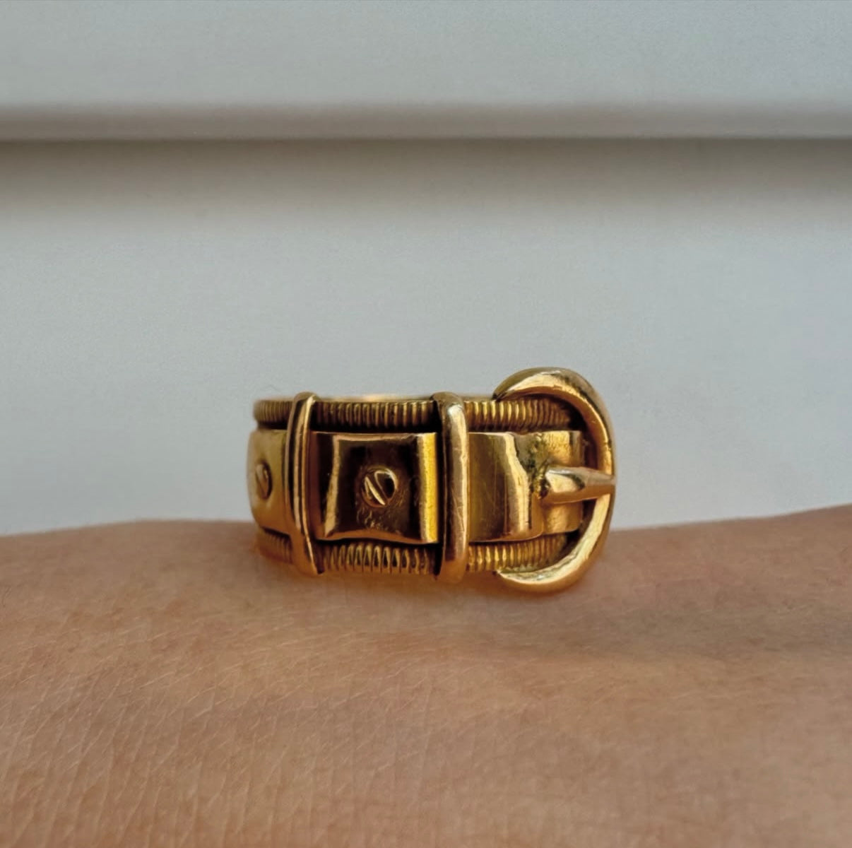 Antique 1890 18k English Buckle Ring